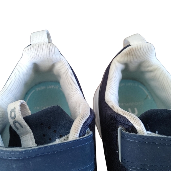 Kids On Cloud Play Midnight | White Sneaker - Picture 9 of 10